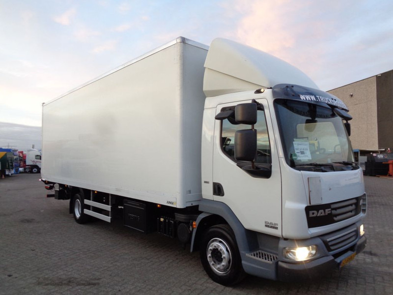 DAF LF 45.220 + Euro 5 + Dhollandia Lift + Manual - Autocarro furgonato: foto 3 DAF LF 45.220 + Euro 5 + Dhollandia Lift + Manual - Autocarro furgonato: foto 3