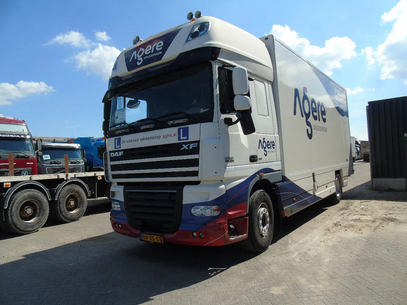 DAF XF 105 .460 + MANUAL + EURO 5 - Autocarro furgonato: foto 2 DAF XF 105 .460 + MANUAL + EURO 5 - Autocarro furgonato: foto 2