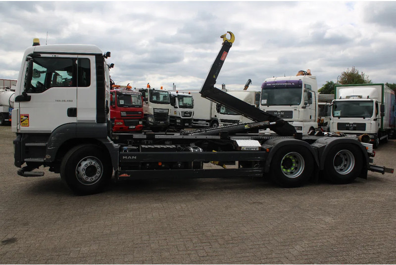 MAN TGS 28.460 + 6X2 + PERFECT CONDITION!! 3 X IN STOCK - Autocarro scarrabile: foto 4 MAN TGS 28.460 + 6X2 + PERFECT CONDITION!! 3 X IN STOCK - Autocarro scarrabile: foto 4