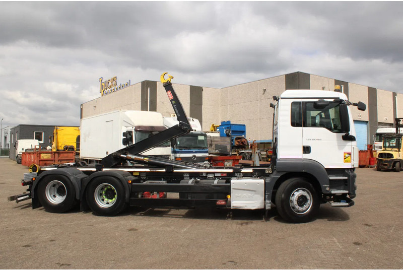 MAN TGS 28.460 + 6X2 + PERFECT CONDITION!! 3 X IN STOCK - Autocarro scarrabile: foto 3 MAN TGS 28.460 + 6X2 + PERFECT CONDITION!! 3 X IN STOCK - Autocarro scarrabile: foto 3