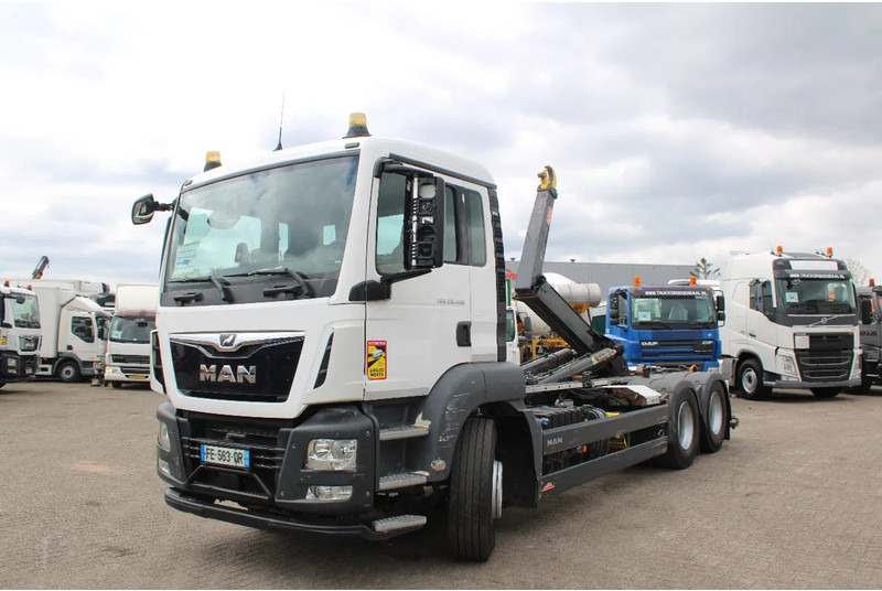 MAN TGS 28.460 + 6X2 + PERFECT CONDITION!! 3 X IN STOCK - Autocarro scarrabile: foto 2 MAN TGS 28.460 + 6X2 + PERFECT CONDITION!! 3 X IN STOCK - Autocarro scarrabile: foto 2