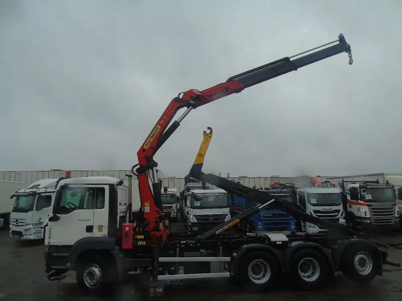 MAN TGS 35.440 + PALFINGER 24500 + 8X4 + EURO 5 + REMOTE - Camion con gru: foto 2 MAN TGS 35.440 + PALFINGER 24500 + 8X4 + EURO 5 + REMOTE - Camion con gru: foto 2