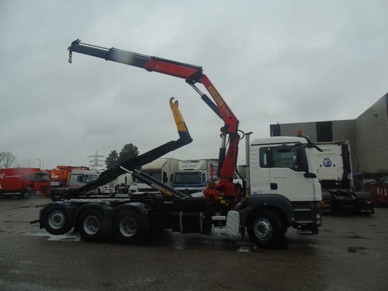 MAN TGS 35.440 + PALFINGER 24500 + 8X4 + EURO 5 + REMOTE - Camion con gru: foto 3 MAN TGS 35.440 + PALFINGER 24500 + 8X4 + EURO 5 + REMOTE - Camion con gru: foto 3
