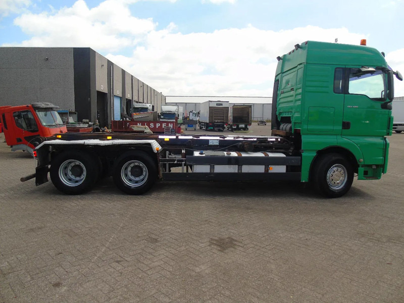 MAN TGX 28.480 + 6X2 + MANUAL - Camion con sistema di cavi: foto 3 MAN TGX 28.480 + 6X2 + MANUAL - Camion con sistema di cavi: foto 3
