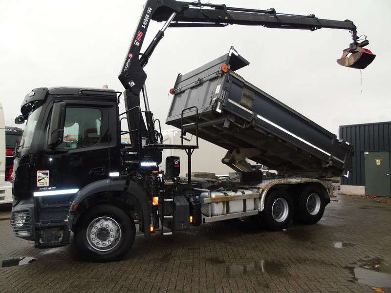 Mercedes-Benz Arocs 2643 + HIAB HIDUO 188B-3 + 6X4 + 3 SIDE TIPPER - Camion con gru: foto 4 Mercedes-Benz Arocs 2643 + HIAB HIDUO 188B-3 + 6X4 + 3 SIDE TIPPER - Camion con gru: foto 4
