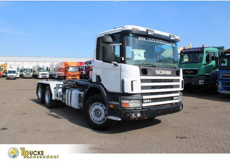 Scania P124-360 + HOOK + 6X2 + MANUAL + EURO 2 - Autocarro scarrabile: foto 1 Scania P124-360 + HOOK + 6X2 + MANUAL + EURO 2 - Autocarro scarrabile: foto 1