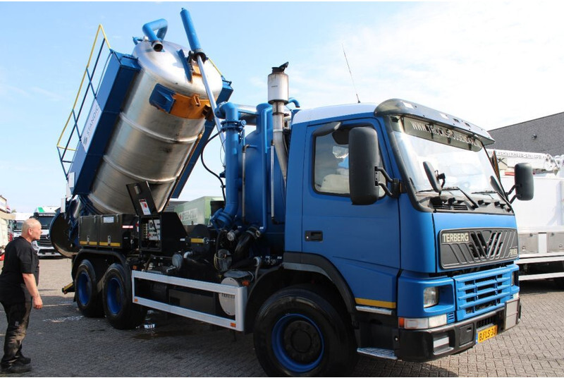Terberg FM 1450 WITTIG VACUM SYSTEM + TIPPER + FULLY WORKING + EURO 2 + ADR + 11,34m3 - Autospurgo: foto 2 Terberg FM 1450 WITTIG VACUM SYSTEM + TIPPER + FULLY WORKING + EURO 2 + ADR + 11,34m3 - Autospurgo: foto 2