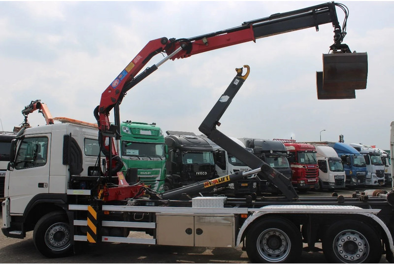 Volvo FM 330 + HMF 1035 + HOOKSYTEM HYVA + EURO 5 + 6X2 - Camion con sistema di cavi, Camion con gru: foto 4 Volvo FM 330 + HMF 1035 + HOOKSYTEM HYVA + EURO 5 + 6X2 - Camion con sistema di cavi, Camion con gru: foto 4