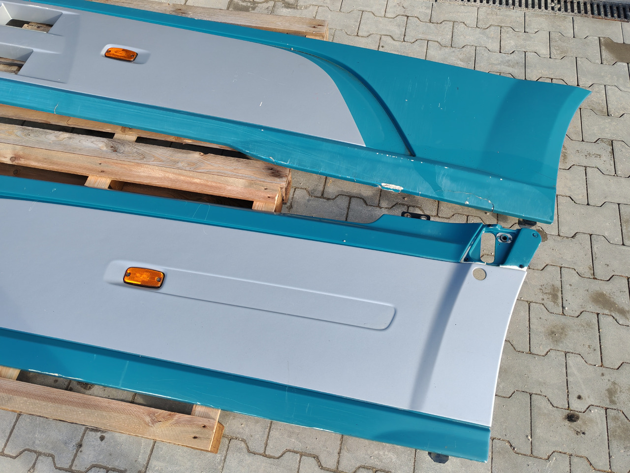 DAF XF106 EURO 6 / SIDE SPOILERS SET - Aero kit/ Spoiler: foto 4 DAF XF106 EURO 6 / SIDE SPOILERS SET - Aero kit/ Spoiler: foto 4