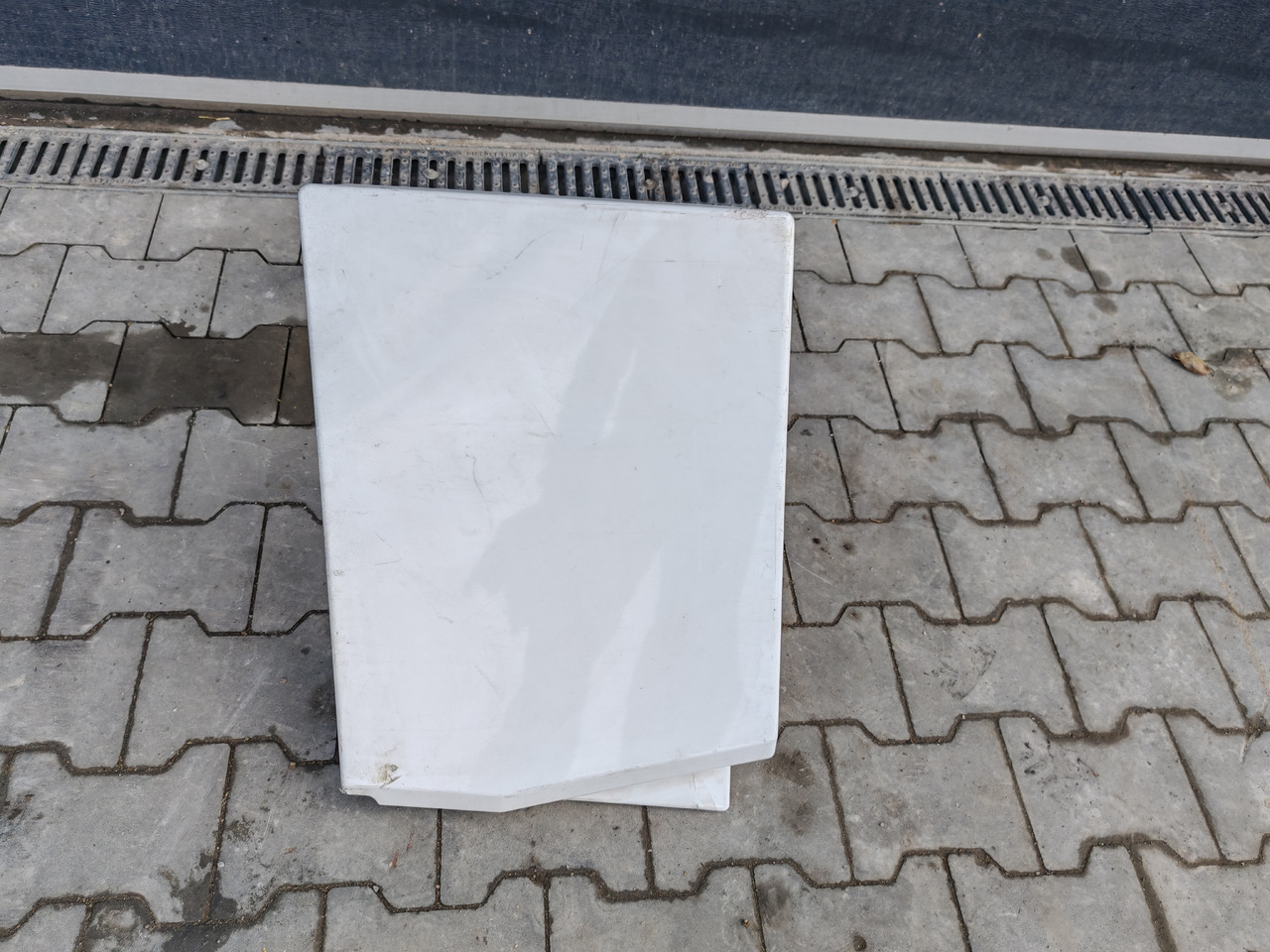 RENAULT RANGE T EURO 6 / HIGH CAB / LEFT SPOILER EXTENDER - Aero kit/ Spoiler: foto 2 RENAULT RANGE T EURO 6 / HIGH CAB / LEFT SPOILER EXTENDER - Aero kit/ Spoiler: foto 2