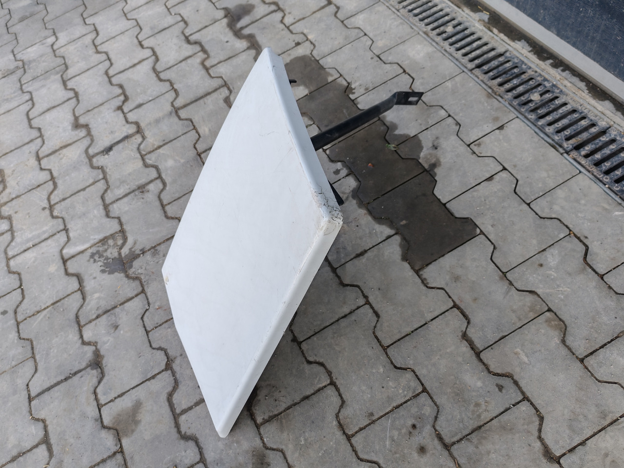 RENAULT RANGE T EURO 6 / HIGH CAB / LEFT SPOILER EXTENDER - Aero kit/ Spoiler: foto 3 RENAULT RANGE T EURO 6 / HIGH CAB / LEFT SPOILER EXTENDER - Aero kit/ Spoiler: foto 3