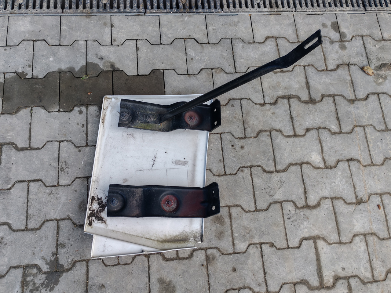 RENAULT RANGE T EURO 6 / HIGH CAB / LEFT SPOILER EXTENDER - Aero kit/ Spoiler: foto 5 RENAULT RANGE T EURO 6 / HIGH CAB / LEFT SPOILER EXTENDER - Aero kit/ Spoiler: foto 5