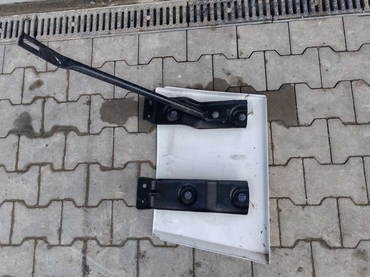 RENAULT RANGE T EURO 6 / HIGH CAB / RIGHT SPOILER EXTENDER - Aero kit/ Spoiler: foto 5 RENAULT RANGE T EURO 6 / HIGH CAB / RIGHT SPOILER EXTENDER - Aero kit/ Spoiler: foto 5