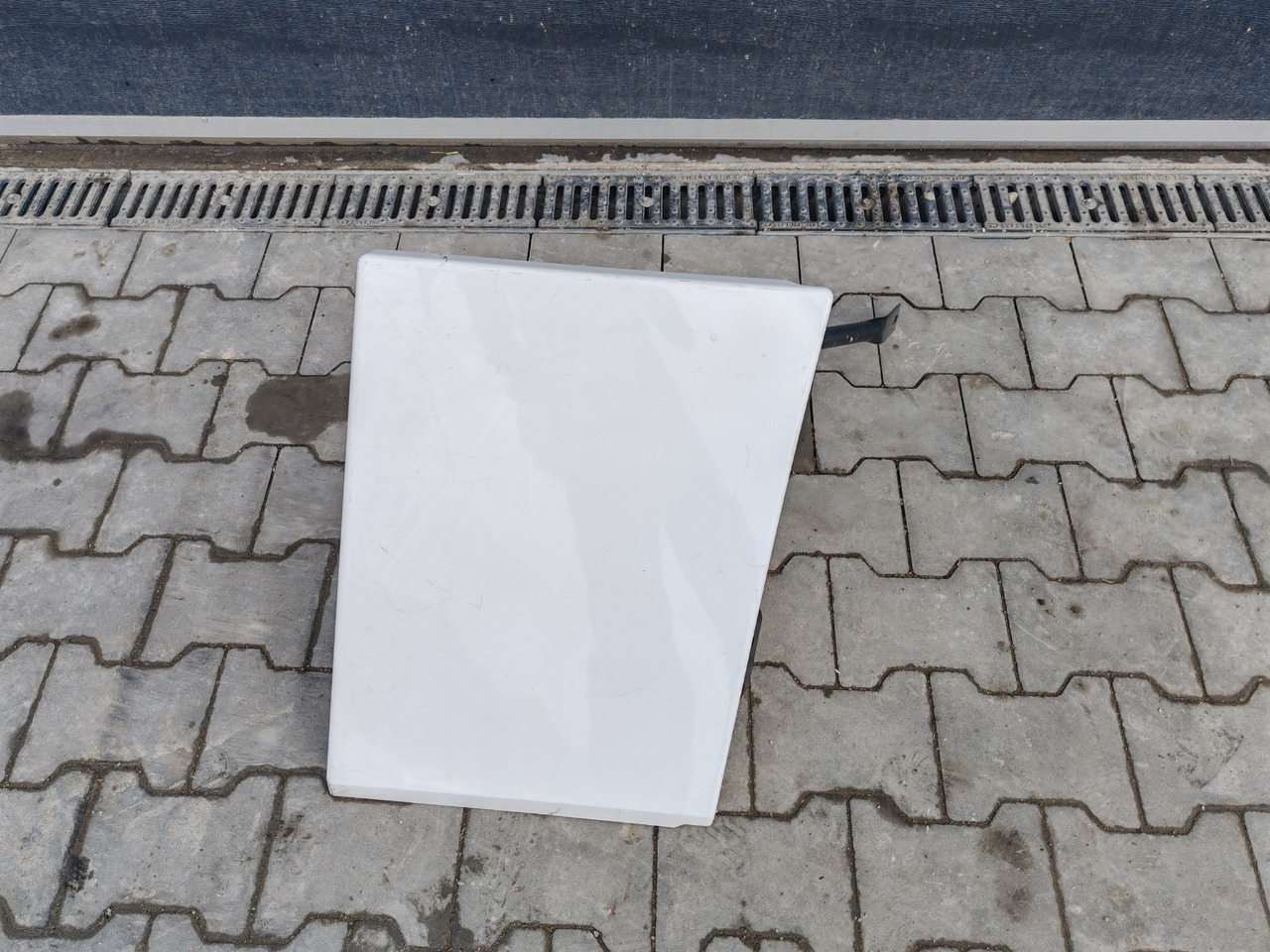 RENAULT RANGE T EURO 6 / HIGH CAB / RIGHT SPOILER EXTENDER - Aero kit/ Spoiler: foto 2 RENAULT RANGE T EURO 6 / HIGH CAB / RIGHT SPOILER EXTENDER - Aero kit/ Spoiler: foto 2