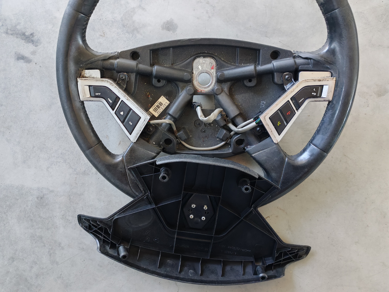 RENAULT RANGE T / STEERING WHEEL / 7484519945 - Volante: foto 2 RENAULT RANGE T / STEERING WHEEL / 7484519945 - Volante: foto 2