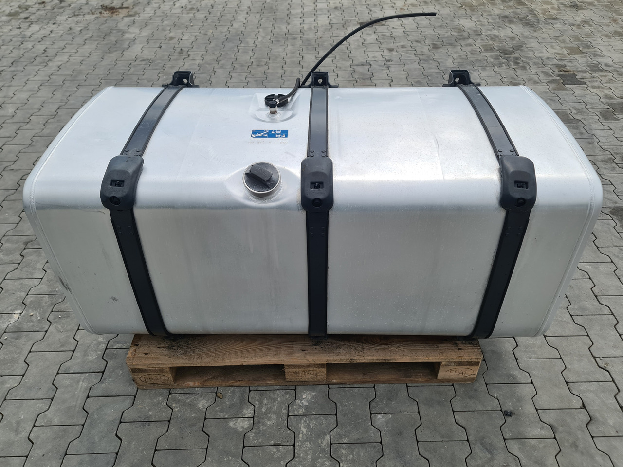 SCANIA FUEL TANK / COMPLETE / 600 LITERS / WORLDWIDE DELIVERY - Serbatoio carburante: foto 1 SCANIA FUEL TANK / COMPLETE / 600 LITERS / WORLDWIDE DELIVERY - Serbatoio carburante: foto 1