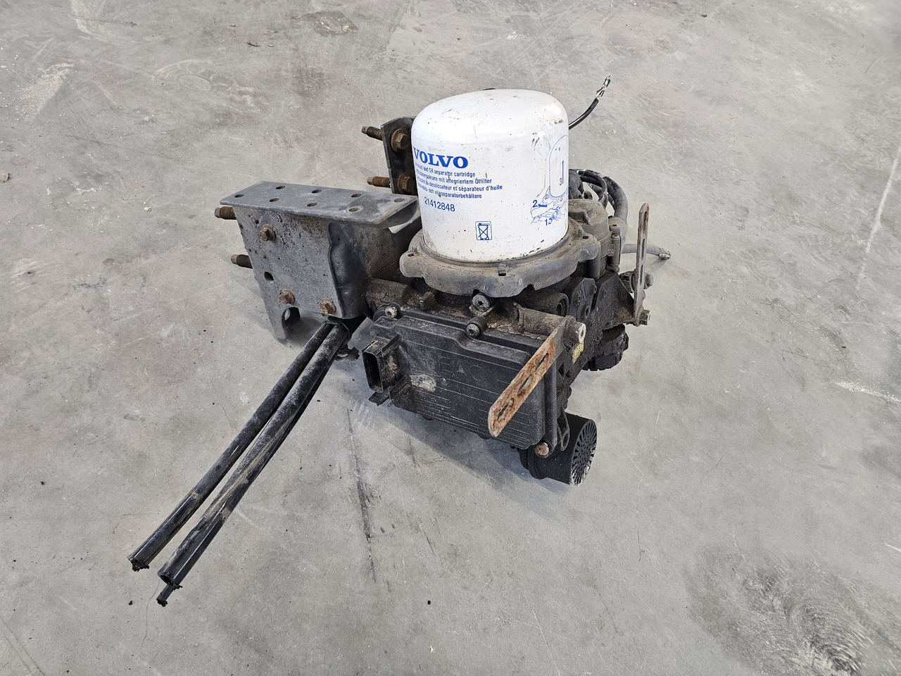 VOLVO FH4 FM4 EURO 6 / AIR DRYIER / EL2501 / 22358797 - Valvola freno: foto 4 VOLVO FH4 FM4 EURO 6 / AIR DRYIER / EL2501 / 22358797 - Valvola freno: foto 4