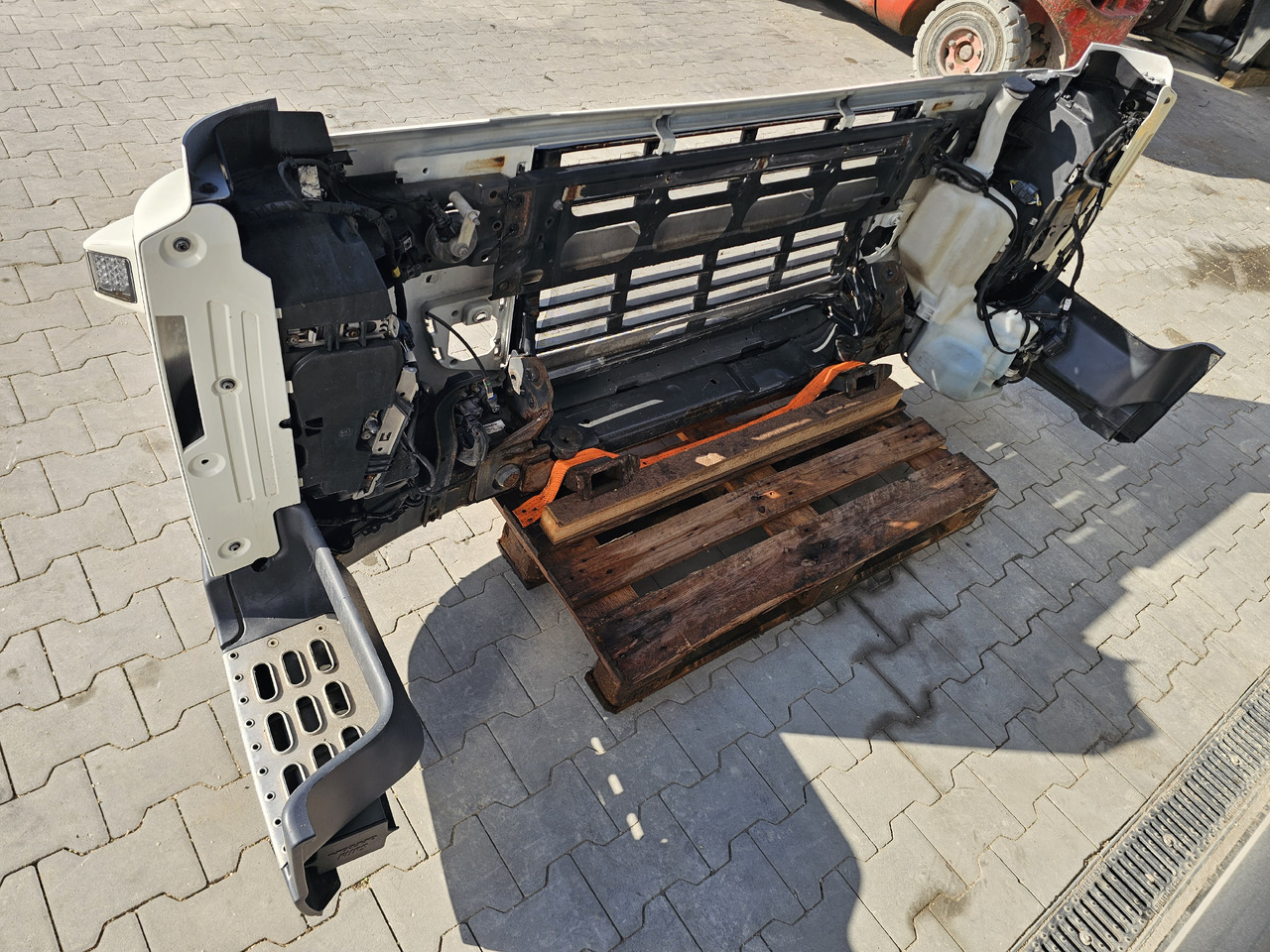 VOLVO FM 3 / COMPLETE FRONT BUMPER - Paraurto: foto 3 VOLVO FM 3 / COMPLETE FRONT BUMPER - Paraurto: foto 3