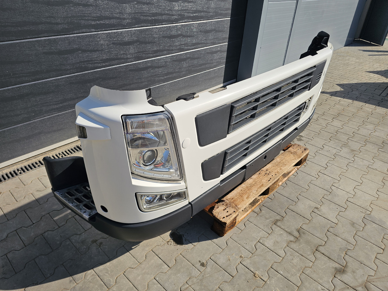 VOLVO FM3 EUR0 5 / COMPLETE BUMPER - Paraurto: foto 3 VOLVO FM3 EUR0 5 / COMPLETE BUMPER - Paraurto: foto 3