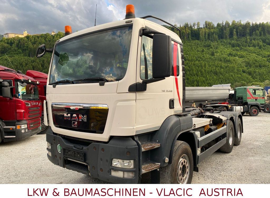 MAN TGS 33.440 (6x4) EEV Abrollkipper MAN TGS 33.440 (6x4) EEV Abrollkipper - Autocarro scarrabile: foto 1 MAN TGS 33.440 (6x4) EEV Abrollkipper MAN TGS 33.440 (6x4) EEV Abrollkipper - Autocarro scarrabile: foto 1