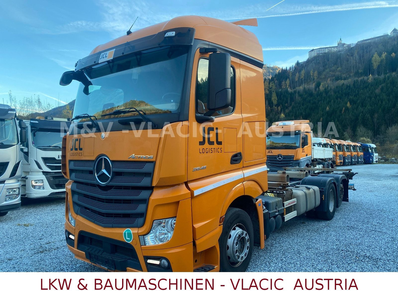 Mercedes-Benz Actros 2545 - Autocarro portacontainer/ Caisse interchangeable: foto 1 Mercedes-Benz Actros 2545 - Autocarro portacontainer/ Caisse interchangeable: foto 1