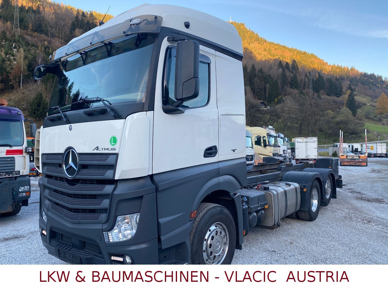 Mercedes-Benz Actros 963-0-C - Camion cisterna: foto 1 Mercedes-Benz Actros 963-0-C - Camion cisterna: foto 1