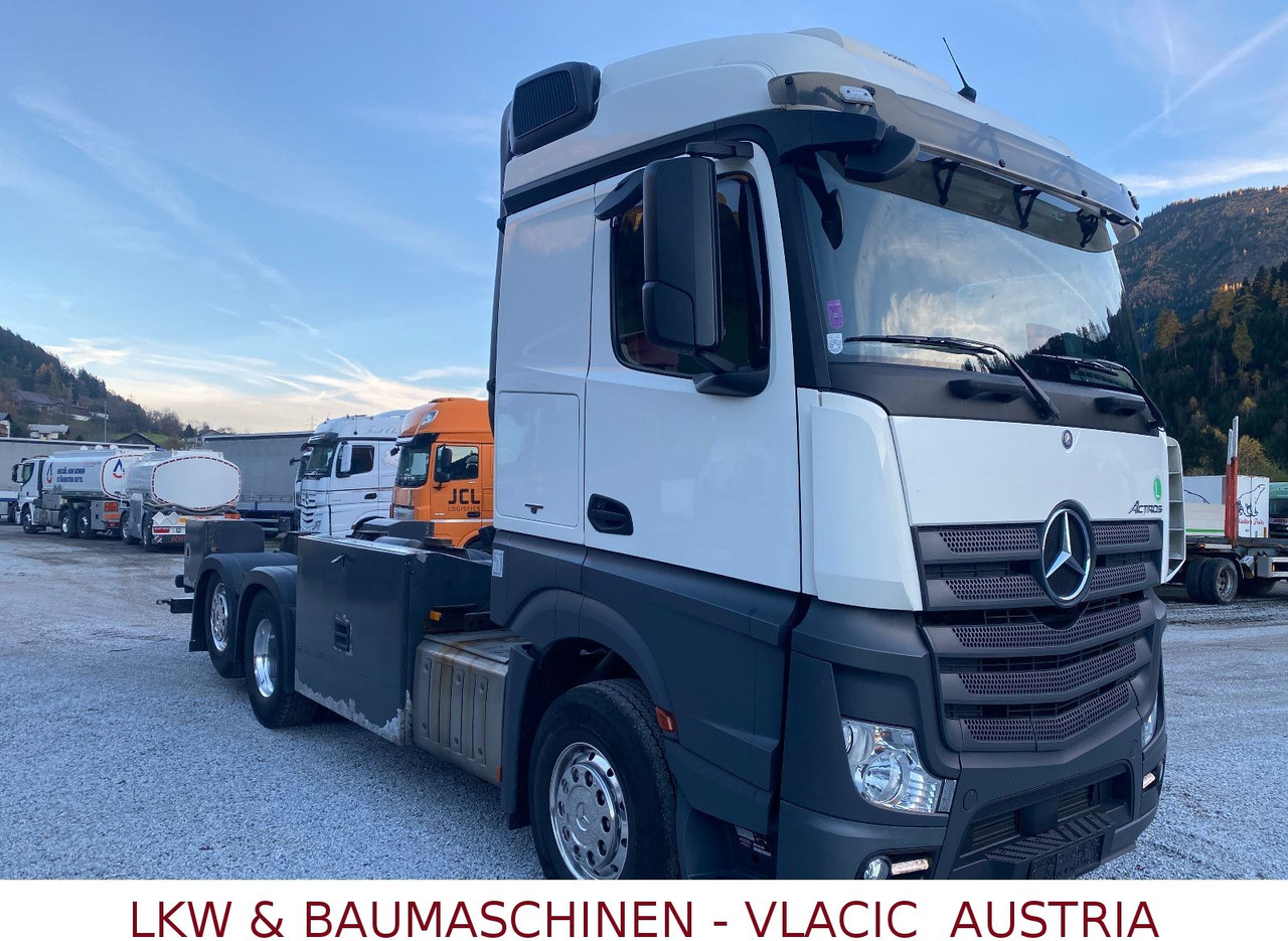 Mercedes-Benz Actros 963-0-C - Camion cisterna: foto 2 Mercedes-Benz Actros 963-0-C - Camion cisterna: foto 2