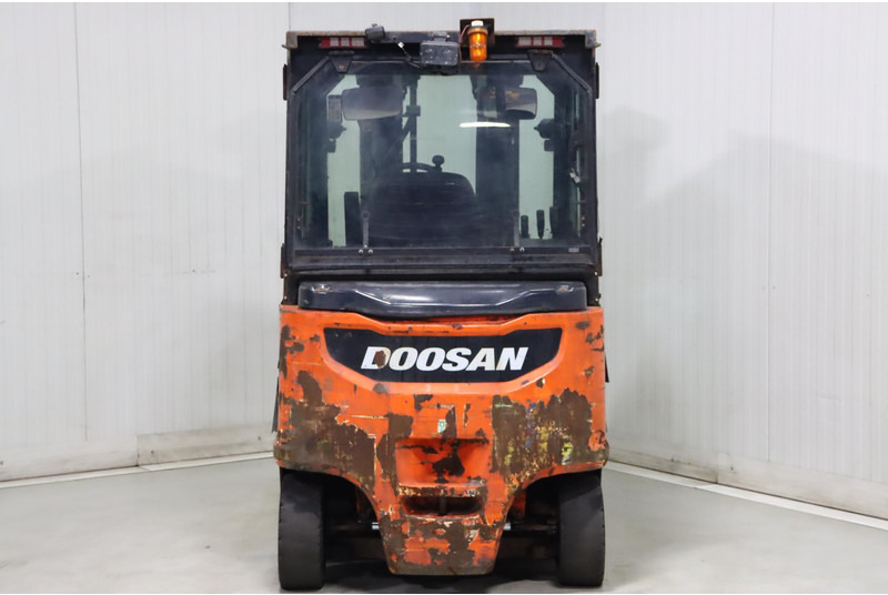 Doosan B35X-7 - Carrello elevatore elettrico: foto 5 Doosan B35X-7 - Carrello elevatore elettrico: foto 5