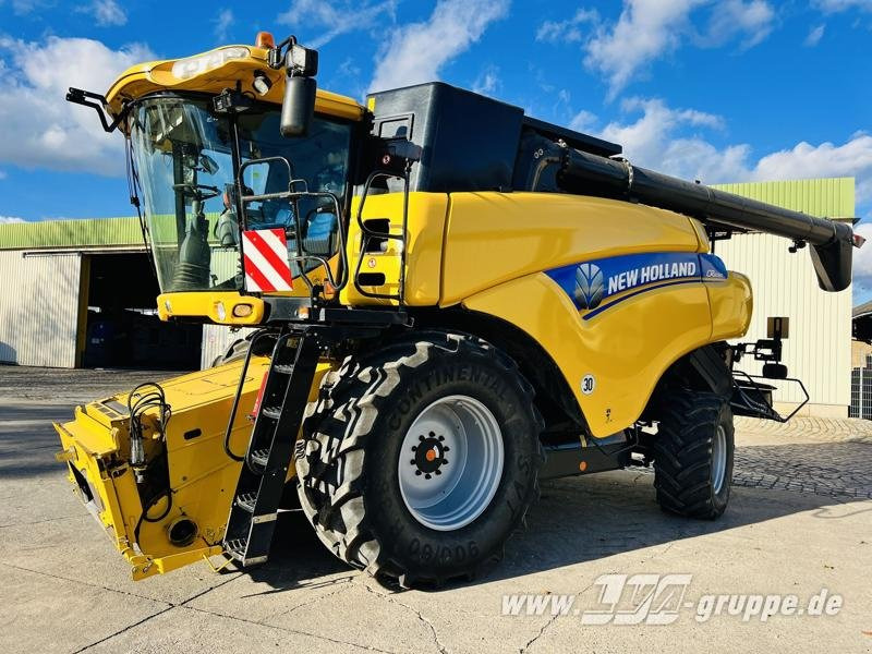 New Holland CR8080 - Mietitrebbia: foto 1 New Holland CR8080 - Mietitrebbia: foto 1