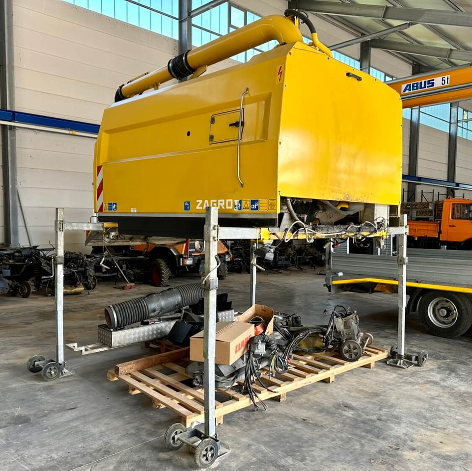 Unimog Aufbaukehrmaschine Trilety SK-370 - Spazzatrice stradale: foto 1 Unimog Aufbaukehrmaschine Trilety SK-370 - Spazzatrice stradale: foto 1