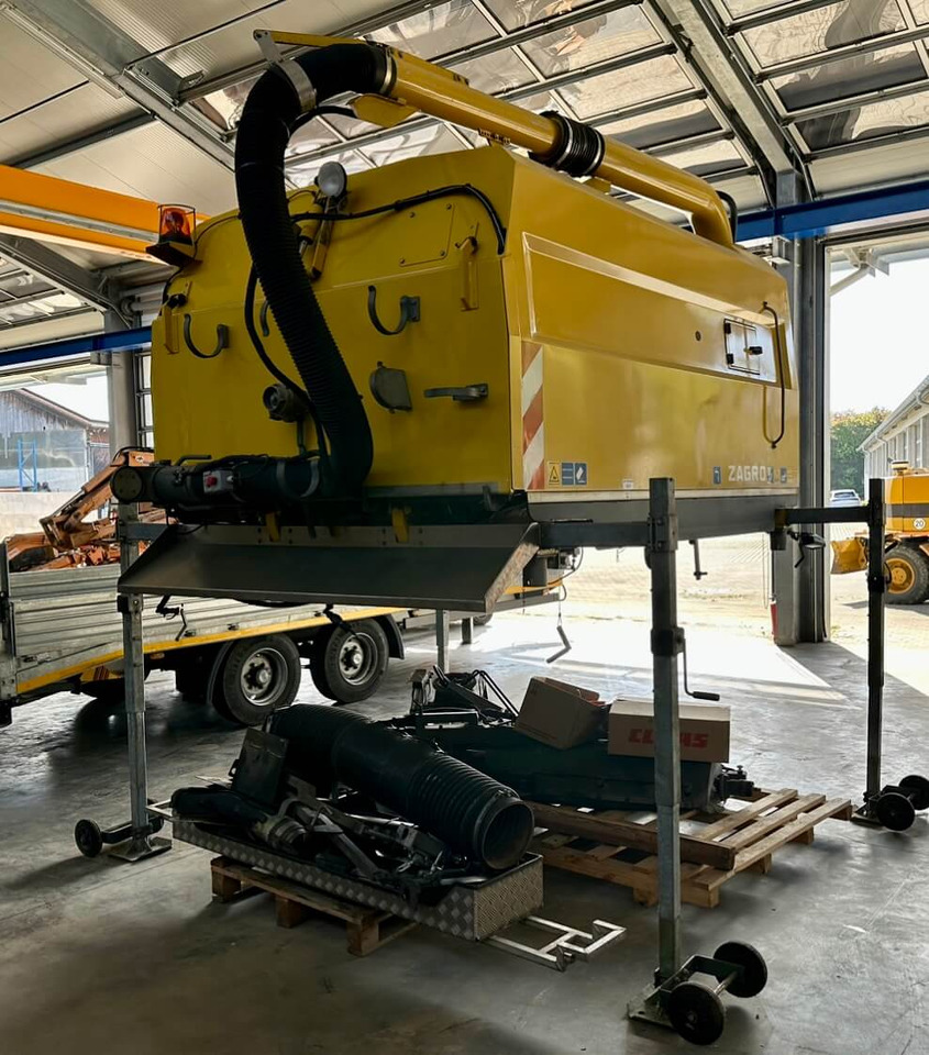 Unimog Aufbaukehrmaschine Trilety SK-370 - Spazzatrice stradale: foto 4 Unimog Aufbaukehrmaschine Trilety SK-370 - Spazzatrice stradale: foto 4