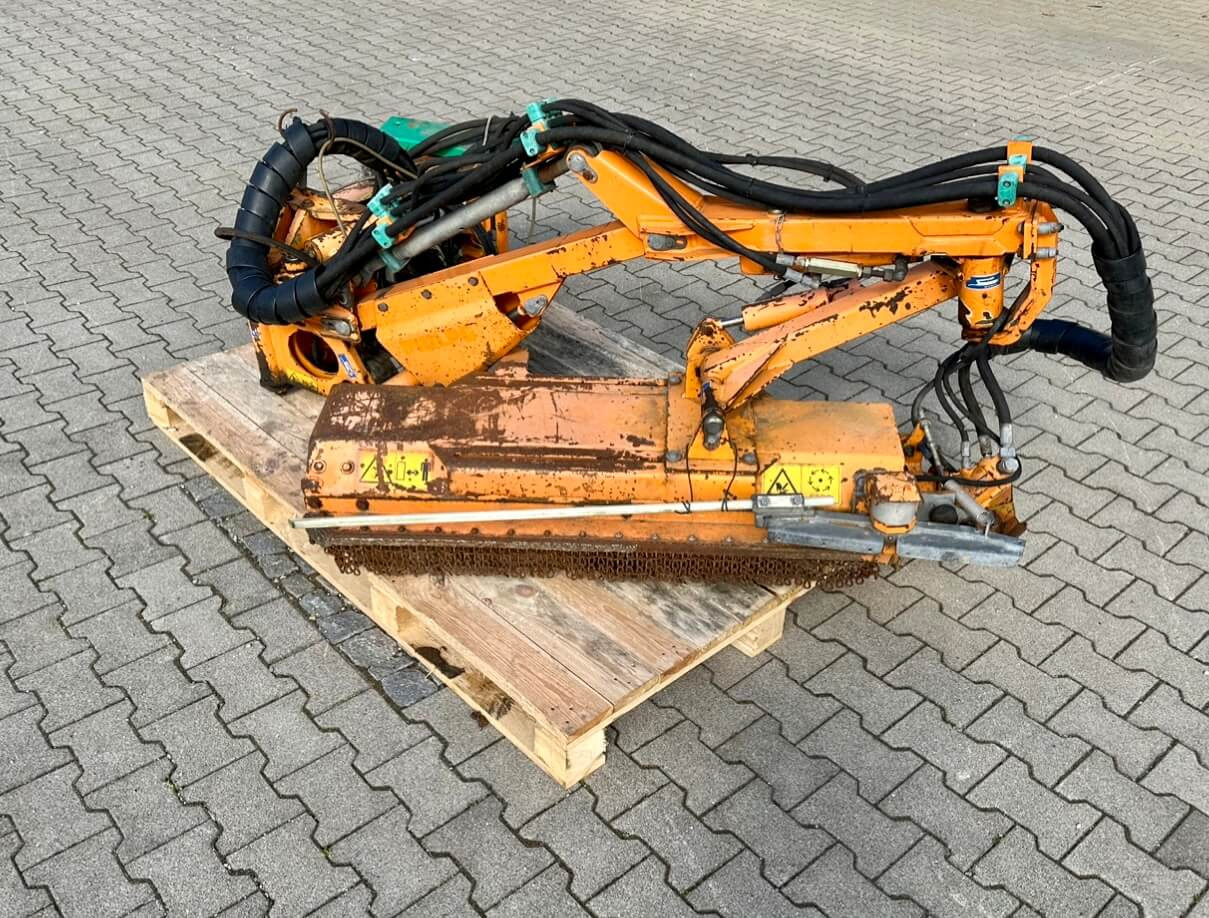 Unimog Randstreifenmulcher Mulag MRK 300 - Trincia argini: foto 2 Unimog Randstreifenmulcher Mulag MRK 300 - Trincia argini: foto 2