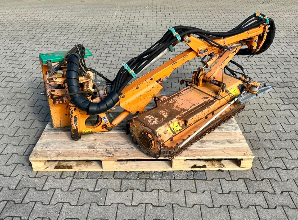 Unimog Randstreifenmulcher Mulag MRK 300 - Trincia argini: foto 1 Unimog Randstreifenmulcher Mulag MRK 300 - Trincia argini: foto 1