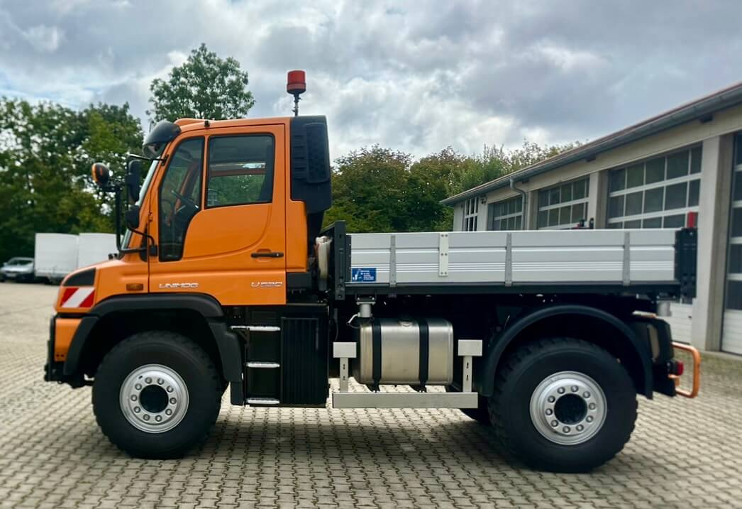 Unimog 530 - U530 405 44301 Mercedes Benz 405 - Veicolo speciale/ Comunale: foto 2 Unimog 530 - U530 405 44301 Mercedes Benz 405 - Veicolo speciale/ Comunale: foto 2