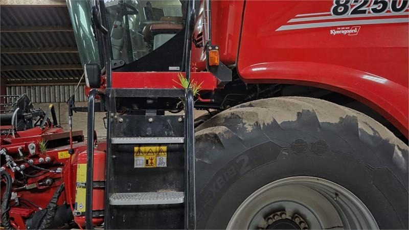 Case IH 8250 Axial-Flow med 35fod Varicut skærebord. Dansk - Mietitrebbia: foto 2 Case IH 8250 Axial-Flow med 35fod Varicut skærebord. Dansk - Mietitrebbia: foto 2