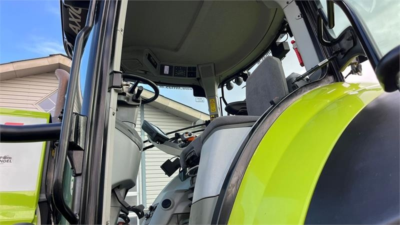 Claas Axion 930 CMatic Med næsten nye dæk, frontlift og - Trattore: foto 4 Claas Axion 930 CMatic Med næsten nye dæk, frontlift og - Trattore: foto 4