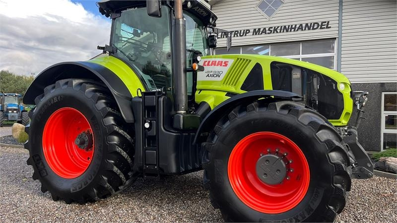 Claas Axion 930 CMatic Med næsten nye dæk, frontlift og - Trattore: foto 3 Claas Axion 930 CMatic Med næsten nye dæk, frontlift og - Trattore: foto 3
