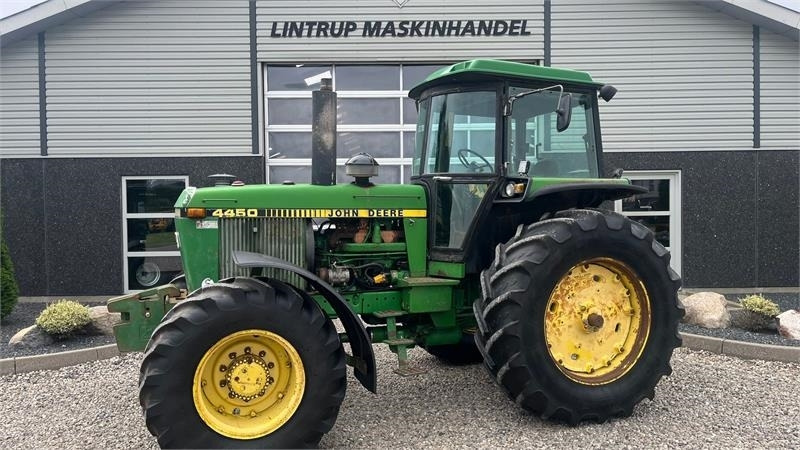 John Deere 4450 med 7,6L motor - Trattore: foto 1 John Deere 4450 med 7,6L motor - Trattore: foto 1