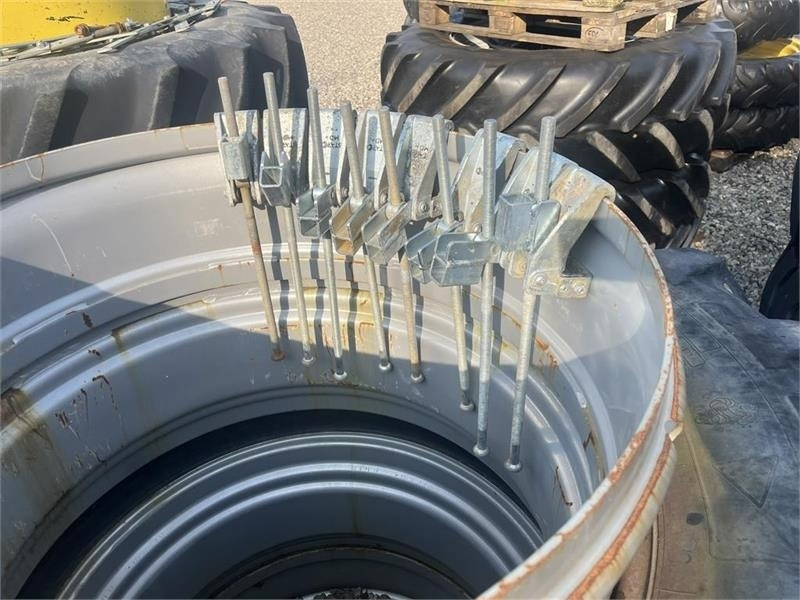 Michelin 20.8R38 Sølv med ring og 8 MD+ låse - Pneumatico per Macchina agricola: foto 2 Michelin 20.8R38 Sølv med ring og 8 MD+ låse - Pneumatico per Macchina agricola: foto 2