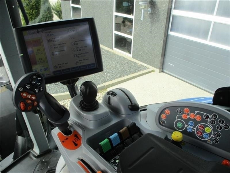 New Holland T7.230 AutoCommand, meget velholdt traktor - Trattore: foto 4 New Holland T7.230 AutoCommand, meget velholdt traktor - Trattore: foto 4