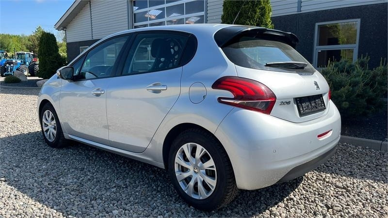 Peugeot 208 1,6 BlueHDi 100 Active Van 5d. NYSYNET og KUN - Minibus, Pulmino: foto 5 Peugeot 208 1,6 BlueHDi 100 Active Van 5d. NYSYNET og KUN - Minibus, Pulmino: foto 5