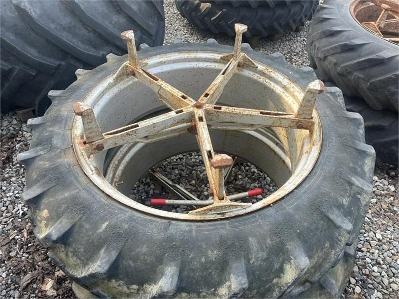 Pirelli 12,4R36 Molcon 5 arme bred - Pneumatico per Macchina agricola: foto 2 Pirelli 12,4R36 Molcon 5 arme bred - Pneumatico per Macchina agricola: foto 2