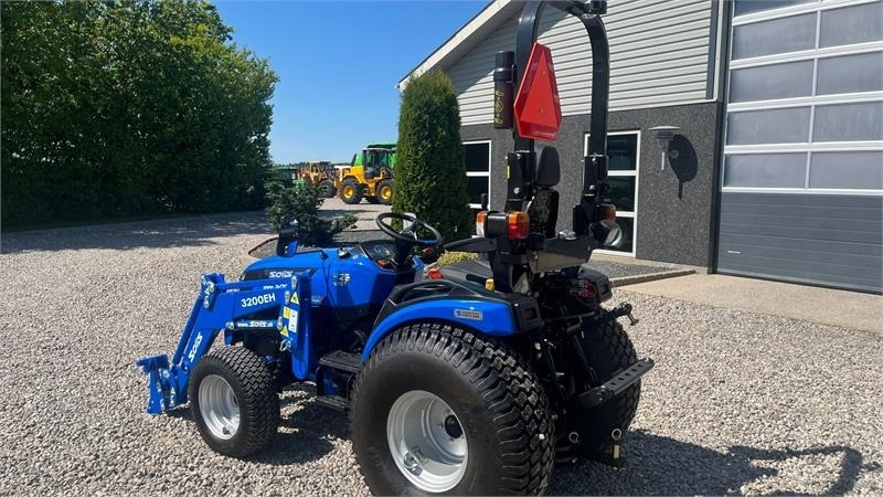 Solis H26 HST Turfdæk og Frontlæsser - Trattore: foto 3 Solis H26 HST Turfdæk og Frontlæsser - Trattore: foto 3