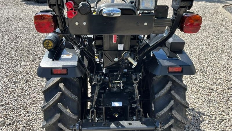Solis S26 6+2 gearmaskine Limited Edition i sort med bre - Trattore comunale: foto 4 Solis S26 6+2 gearmaskine Limited Edition i sort med bre - Trattore comunale: foto 4
