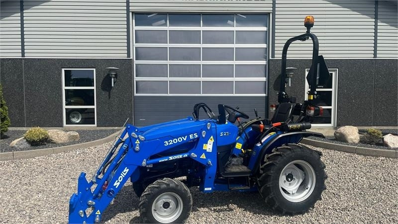 Solis S26 6+2 gearmaskine med Fuldhydraulisk frontlæsser - Trattore: foto 1 Solis S26 6+2 gearmaskine med Fuldhydraulisk frontlæsser - Trattore: foto 1