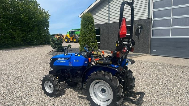 Solis S26 6+2 gearmaskine med servostyring - Trattore: foto 3 Solis S26 6+2 gearmaskine med servostyring - Trattore: foto 3