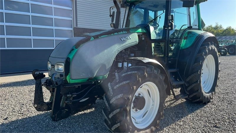 Valtra T130 med 3.5ton frontlift - Trattore: foto 3 Valtra T130 med 3.5ton frontlift - Trattore: foto 3