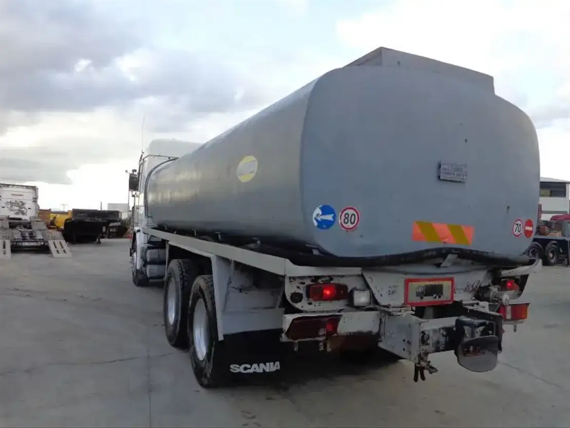 Scania R143-470 V8 Scania R143HL .470 6X2 Diesel/OIL Tank - Camion cisterna: foto 4 Scania R143-470 V8 Scania R143HL .470 6X2 Diesel/OIL Tank - Camion cisterna: foto 4