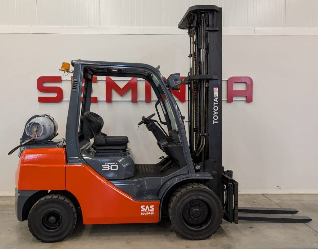 Toyota 10787 - 02-8FGF30 - Carrello elevatore a gas: foto 2 Toyota 10787 - 02-8FGF30 - Carrello elevatore a gas: foto 2