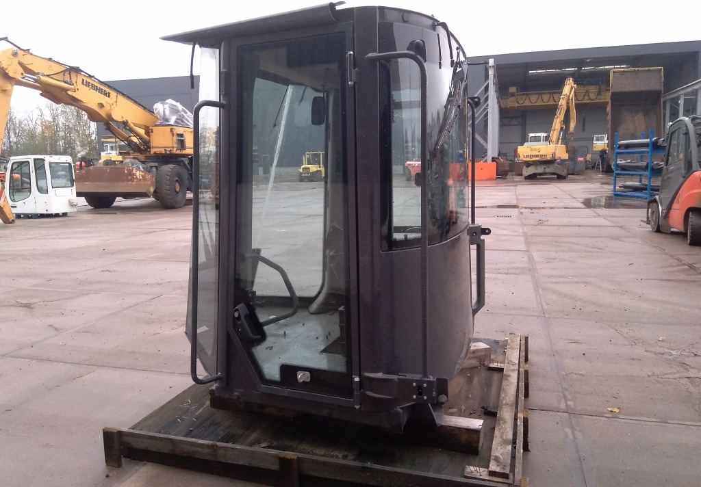 Case 84483623 - 84338702 - Cabina per Macchina da cantiere: foto 4 Case 84483623 - 84338702 - Cabina per Macchina da cantiere: foto 4